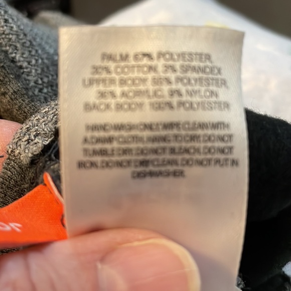 Joe Fresh stylish fleece lined gloves with tech friendly finger tip - Picture 6 of 6